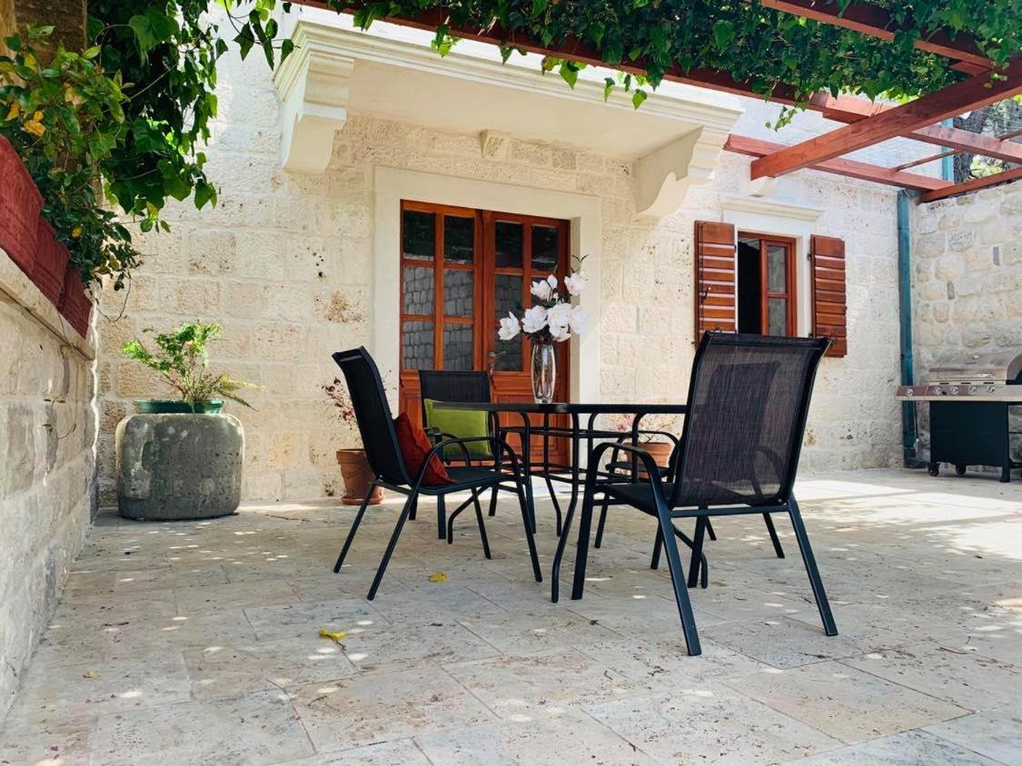 Stone House 264 וילה קוטור